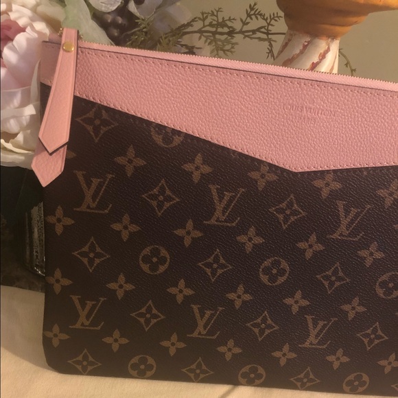 AUTH Louis Vuitton Daily Pouch In Rose Poudre NEW - Picture 6 of 8